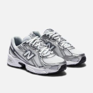 Tenis NB blancos y grises